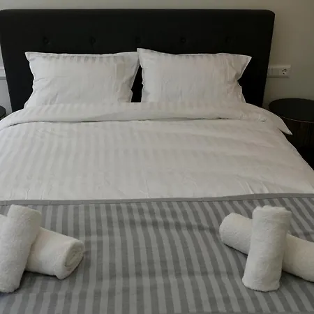 Mini City Getaway Apartman *