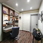 Mini City Getaway Apartment